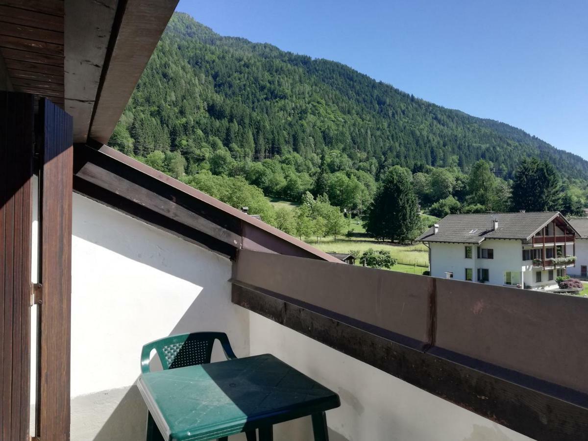 Attico Abbraccio Di Luce Apartment Spiazzo  Luaran gambar